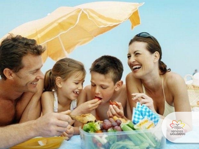 5 CLAVES PARA MANTENERNOS SALUDABLES EN VACACIONES… Y NO MORIR EN EL INTENTO… 5 CLAVES PARA MANTENERNOS SALUDABLES EN VACACIONES… Y NO MORIR EN EL INTENTO…